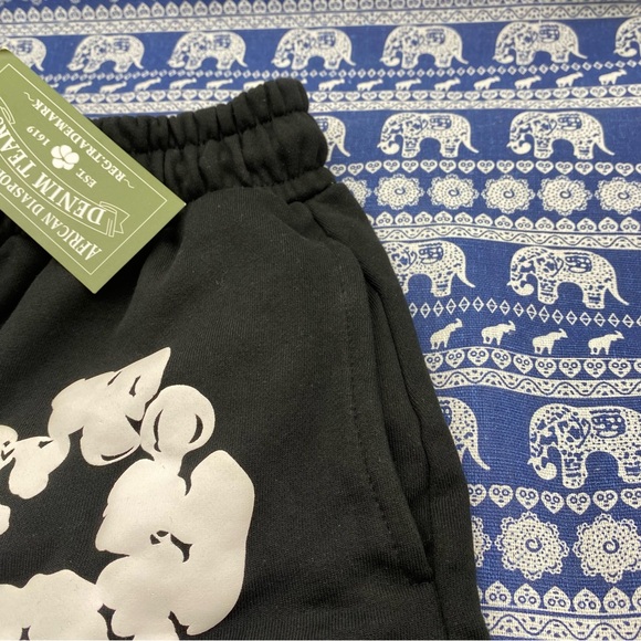 Denim Tears Shorts Black The Cotton Wreath
Sweatshirt Short XL - Picture 4 of 9